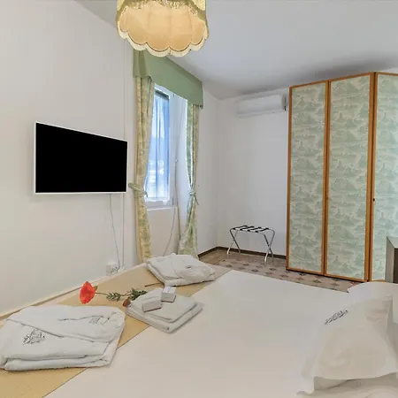 Apartment Jejia- Pool And Garden Lesa
