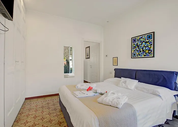 Jejia- Pool And Garden Lesa