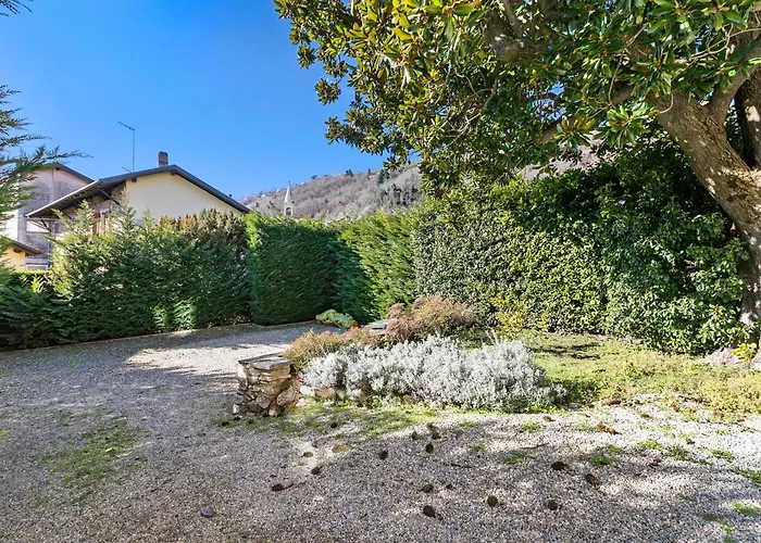 Jejia- Pool And Garden Lesa